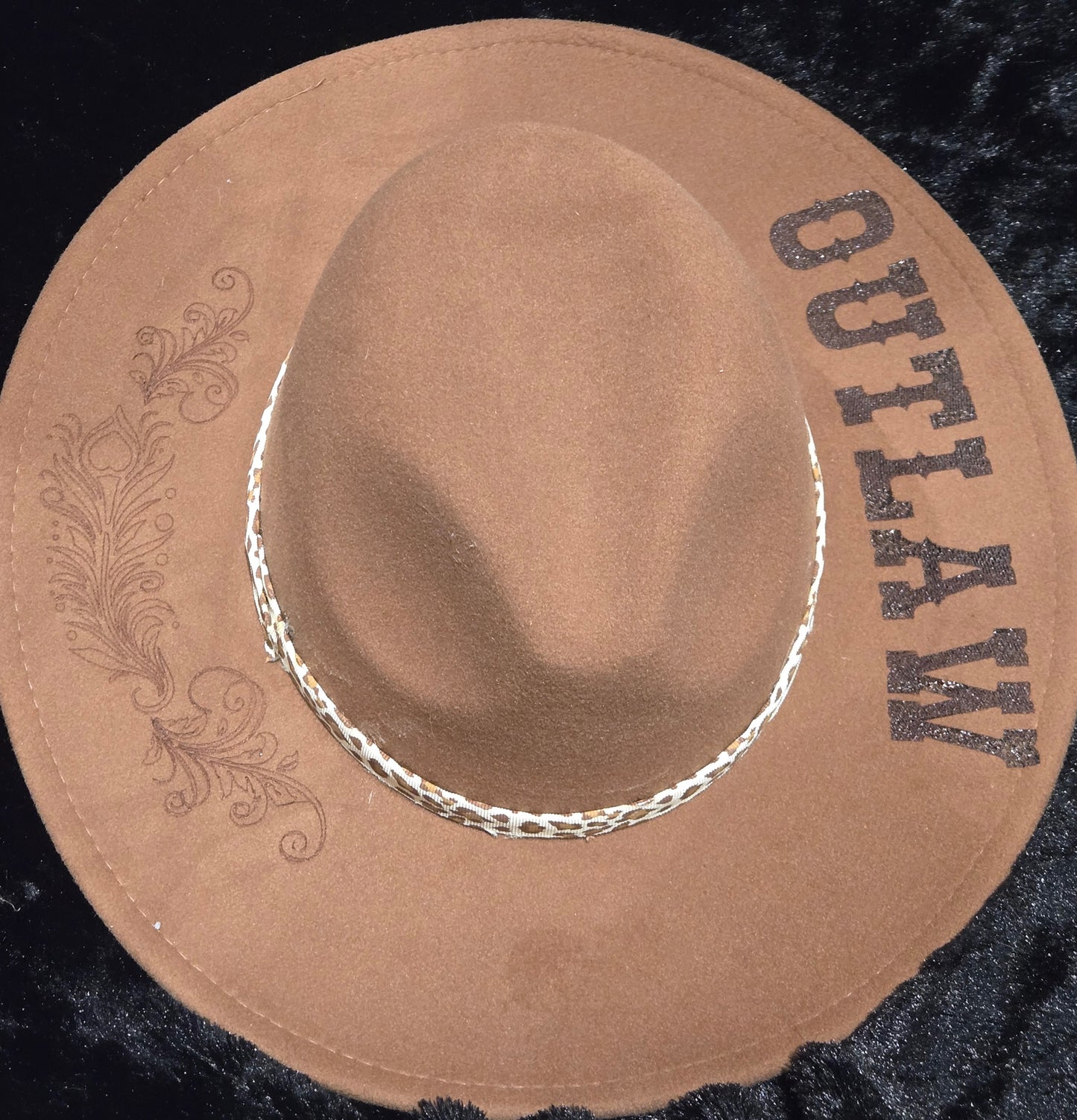 Engraved Outlaw with flourish